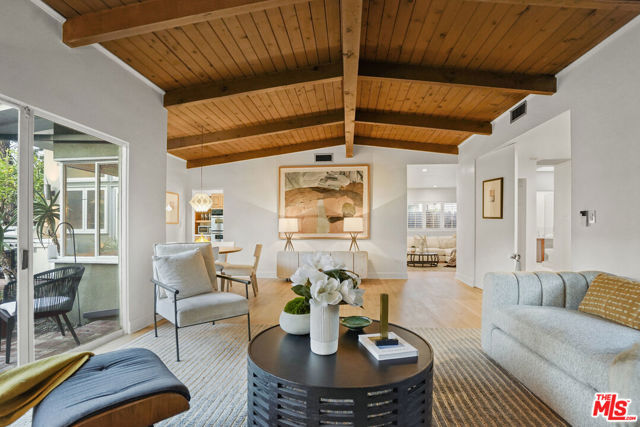 12815 Sarah Street, Studio City CA: https://media.crmls.org/mediaz/5824ccd6-9c42-4750-b8a7-74a165e5f776.jpg