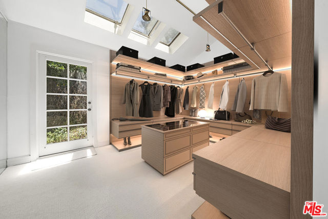 3 Latimer Road, Santa Monica CA: https://media.crmls.org/mediaz/5824cec2-731a-47ae-a90e-6204e0c2067d.jpg