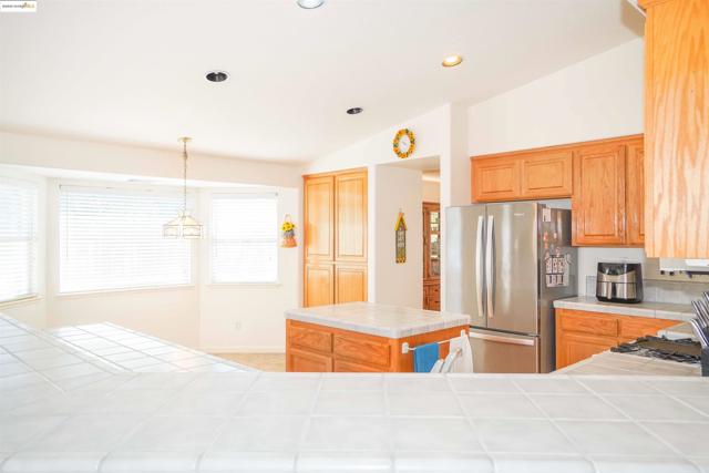 5402 Navajo Ct, Antioch CA: https://media.crmls.org/mediaz/58253e54-693a-42ac-a538-7a13a09e634c.jpg