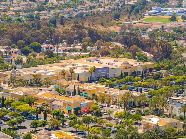 3463 Corte Fresa, Carlsbad CA: https://media.crmls.org/mediaz/58255164-f75e-4345-a526-9e83706baa94.jpg
