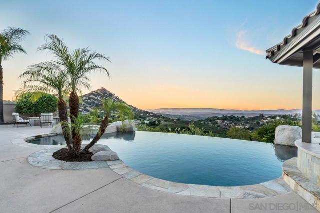 17002 Obsidian Dr, Ramona CA: https://media.crmls.org/mediaz/58256522-f81a-40f6-86ff-214abb338d7f.jpg