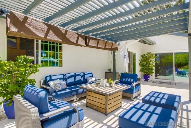 10518 Gabacho Dr, San Diego CA: https://media.crmls.org/mediaz/582570b0-f008-4d3b-8ffe-2dfaf8e95827.jpg