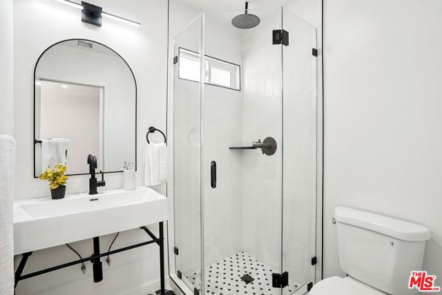 4438 W 28th Street, Los Angeles CA: https://media.crmls.org/mediaz/58262d5a-9cae-460a-8ff2-f302d46869c8.jpg