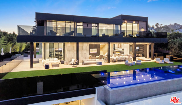 1140 Summit Drive, Beverly Hills CA: https://media.crmls.org/mediaz/582648b2-2d96-4e44-b585-cfd57efb4051.jpg