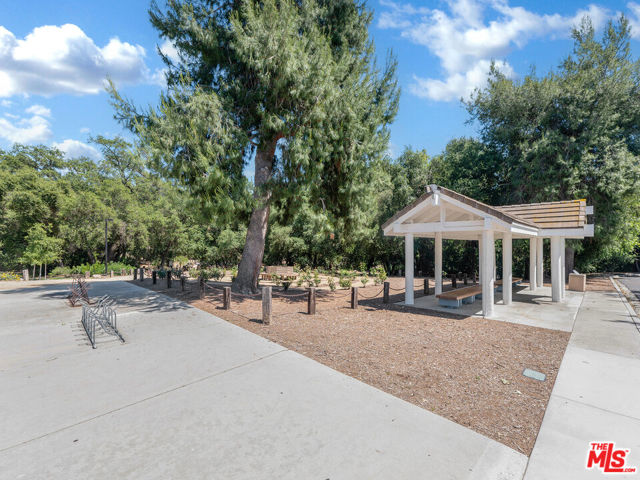 24 Green Brier Circle, Coto de Caza CA: https://media.crmls.org/mediaz/58268135-3ede-46c6-8b7c-3a0aa98bd329.jpg