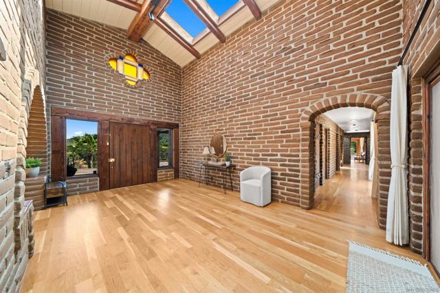 Image 22 of 75 For 1951 Cloverdale Rd