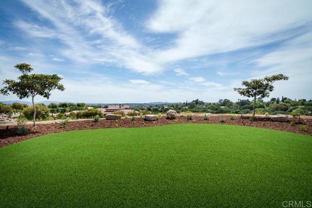 3066 Via Montevina, Fallbrook CA: https://media.crmls.org/mediaz/58272437-8026-4569-9a10-db463c8db434.jpg