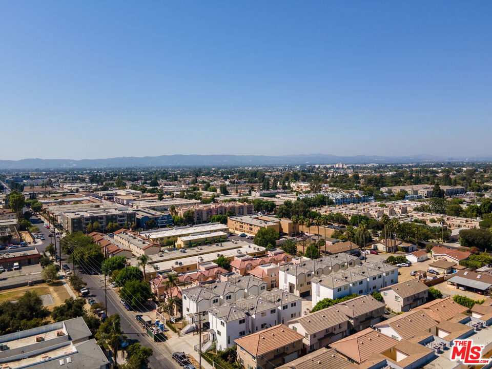 https://media.crmls.org/mediaz/5827bbad-c542-4d1d-994b-4602fccaf51b.jpg?preset=X-Large