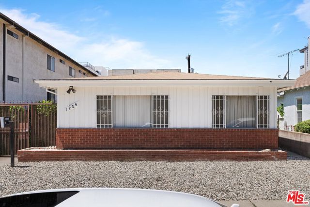 1825 Purdue Avenue, Los Angeles CA: https://media.crmls.org/mediaz/5827fc83-1812-4c58-9d6f-6d587d712bb9.jpg