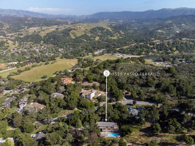 13525 Paseo Terrano, Salinas CA: https://media.crmls.org/mediaz/5828424d-6e35-4558-8e31-98f2c40eb917.jpg