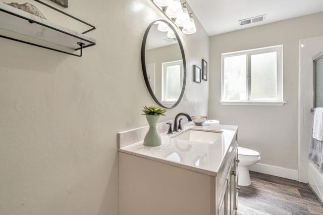 2284 Dumbarton Avenue, East Palo Alto CA: https://media.crmls.org/mediaz/5828a5d5-b08c-4ce6-9836-8144b0c2fac4.jpg