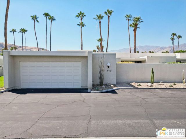 1445 Via Isla, Palm Springs CA: https://media.crmls.org/mediaz/5828b3b4-a7a9-4241-a4ae-aa806410b4cc.jpg