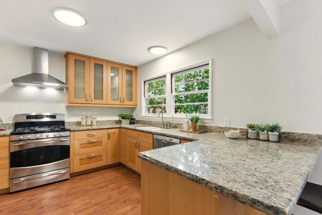 279 Oakhurst Place, Menlo Park CA: https://media.crmls.org/mediaz/5828dfe9-dc6c-43ca-9cb9-bc2dbc4233e0.jpg