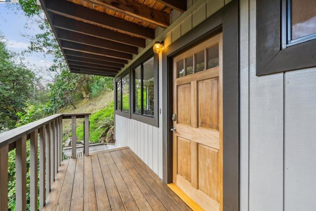 7171 HOMEWOOD DRIVE, Oakland CA: https://media.crmls.org/mediaz/5829723b-5d46-41c2-983f-e9238cdd2044.jpg