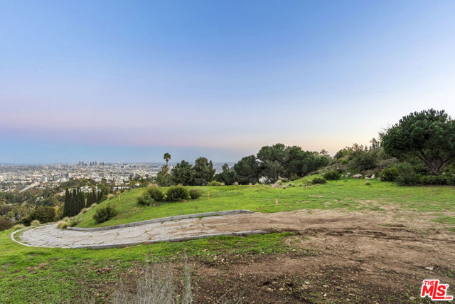 2666 Larmar Road, Los Angeles CA: https://media.crmls.org/mediaz/582974ae-7b06-4d24-898d-dd7d50dde84e.jpg