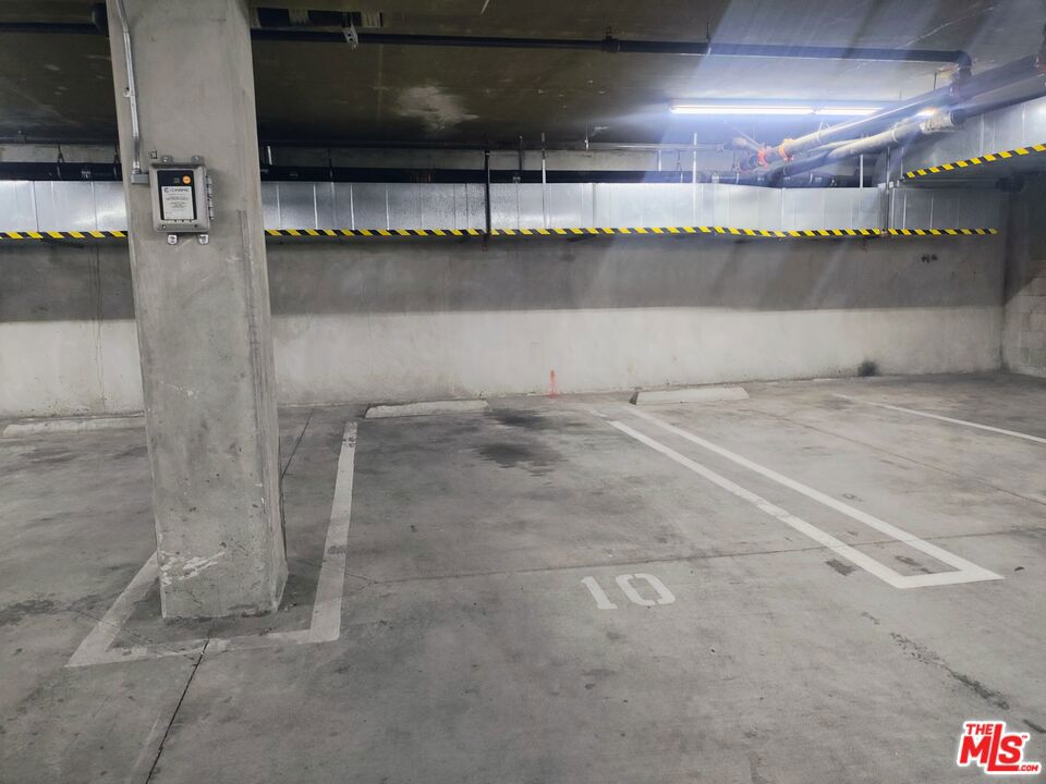 https://media.crmls.org/mediaz/58297597-e8d9-4636-806c-5b863f3b5fbf.jpg?preset=X-Large