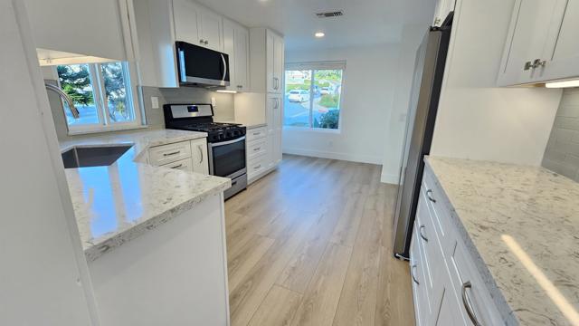Detail Gallery Image 5 of 18 For 6853 Shearwaters Dr, Carlsbad,  CA 92011 - 3 Beds | 2 Baths