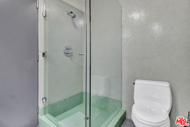 9892 BEVERLY GROVE Drive, Beverly Hills CA: https://media.crmls.org/mediaz/5829c2fb-2403-4956-813b-835c1e8ad26f.jpg