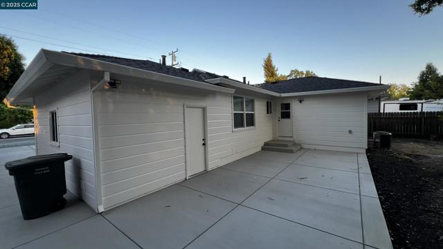 1867 Jacqueline Way, Concord CA: https://media.crmls.org/mediaz/582a03e6-0f39-4921-a5f3-adad821796dc.jpg