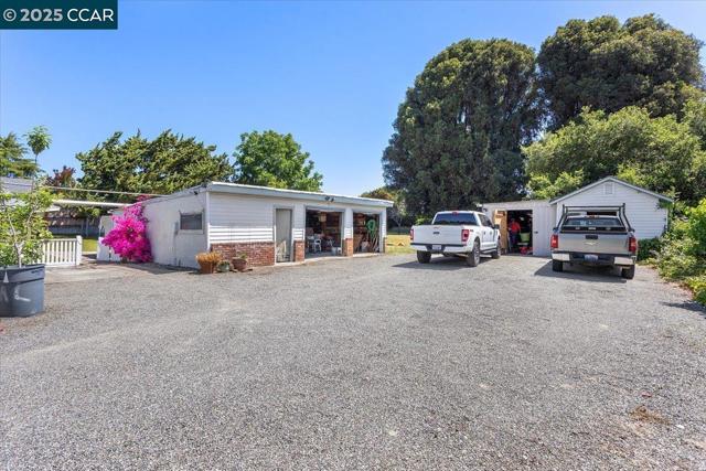 19358 Lake Chabot Rd, Castro Valley CA: https://media.crmls.org/mediaz/582ac488-e3df-4338-93b2-cbe74fbdd8cc.jpg