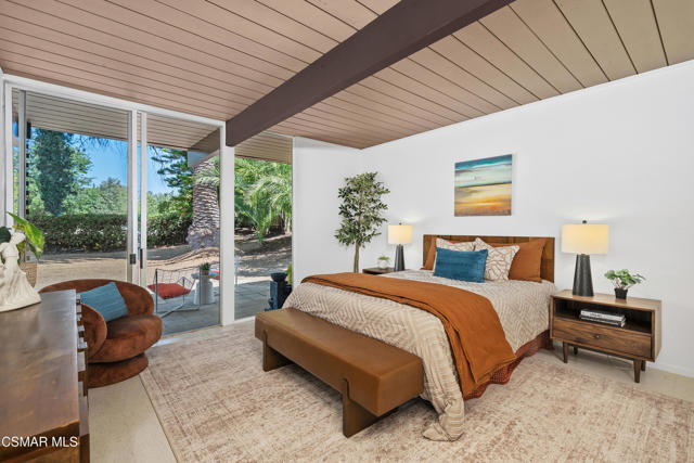 1449 Fordham Avenue, Thousand Oaks CA: https://media.crmls.org/mediaz/582adade-5acd-464b-8579-2f7066f6749f.jpg