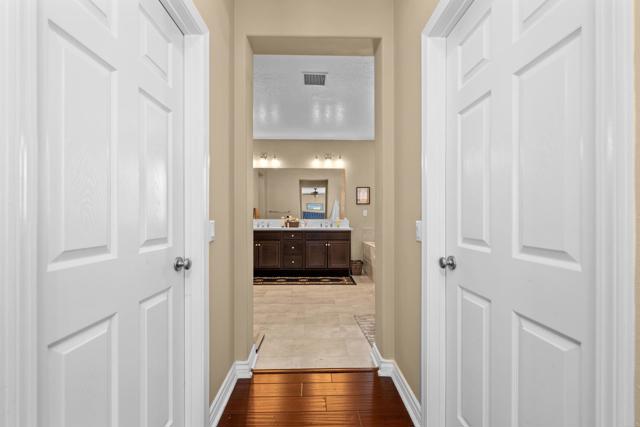 32113 Sycamore Ct, Temecula CA: https://media.crmls.org/mediaz/582b0e7f-d394-4e43-9a95-4ebe1c6efcab.jpg