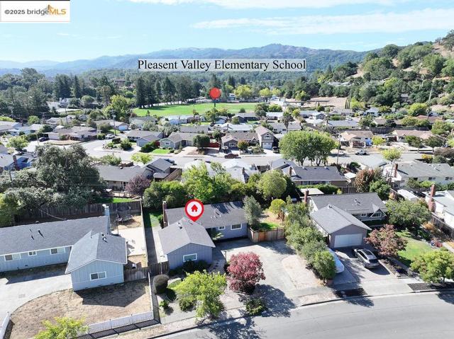 2449 Center Rd, Novato CA: https://media.crmls.org/mediaz/582b2994-5f35-4f0a-a395-a9958c4eceb2.jpg