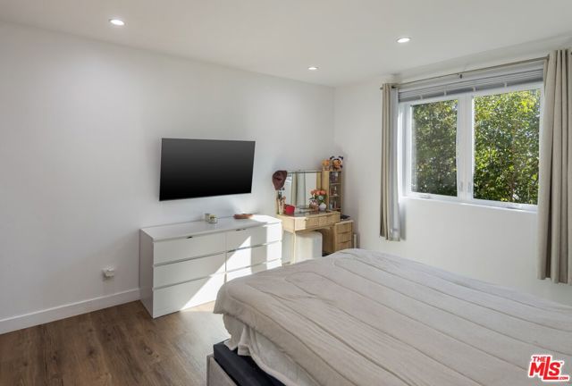 13800 Erwin Street photo 26