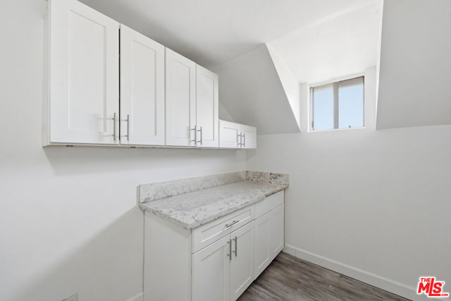 1147 S Westlake Avenue, Los Angeles CA: https://media.crmls.org/mediaz/582bcd1d-8c9b-4d9c-80fa-059cf9de759d.jpg