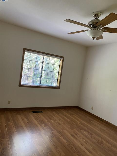 11 Foothill Lane, Pleasanton CA: https://media.crmls.org/mediaz/582c79c6-0583-4aab-9b10-e12dc63efb9d.jpg