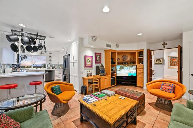 7215 Daffodil Pl, Carlsbad CA: https://media.crmls.org/mediaz/582cc494-8c17-4d3c-8ad2-f2f8926b6464.jpg