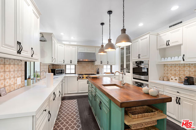1110 N Beverly Glen Boulevard, Los Angeles CA: https://media.crmls.org/mediaz/582d0022-151c-46a7-a418-52e27968fae6.jpg