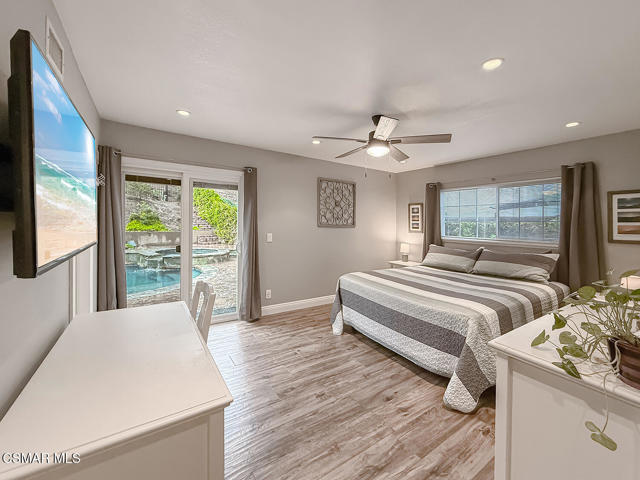 751 Muirfield Avenue, Simi Valley CA: https://media.crmls.org/mediaz/582d6cb5-7b9e-4307-b63c-88d31fa76bae.jpg