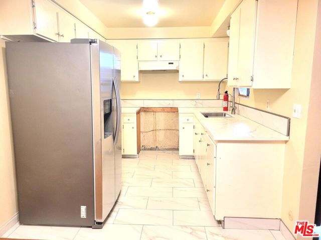 2501 W Redondo Beach Boulevard, Gardena CA: https://media.crmls.org/mediaz/582d8ecf-5393-455f-a299-fedb792241f7.jpg