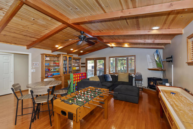 387 Wren Drive, Big Bear CA: https://media.crmls.org/mediaz/582dbad0-9652-435f-95d7-9ca848ac26fd.jpg