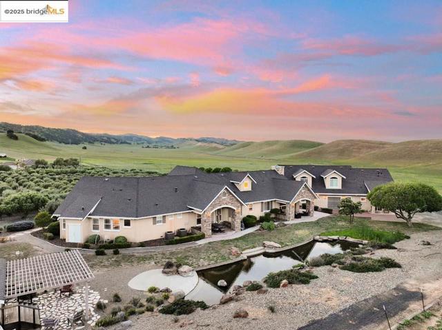 9050 Deer Valley Rd, Brentwood CA: https://media.crmls.org/mediaz/582dc3df-c0c9-4f94-aa0f-c7f3ea4dd090.jpg