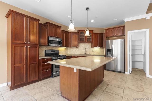 25151 Hereford Dr, Ramona CA: https://media.crmls.org/mediaz/582eb1b7-4f74-41f7-b7d9-2dc3ffa31c21.jpg