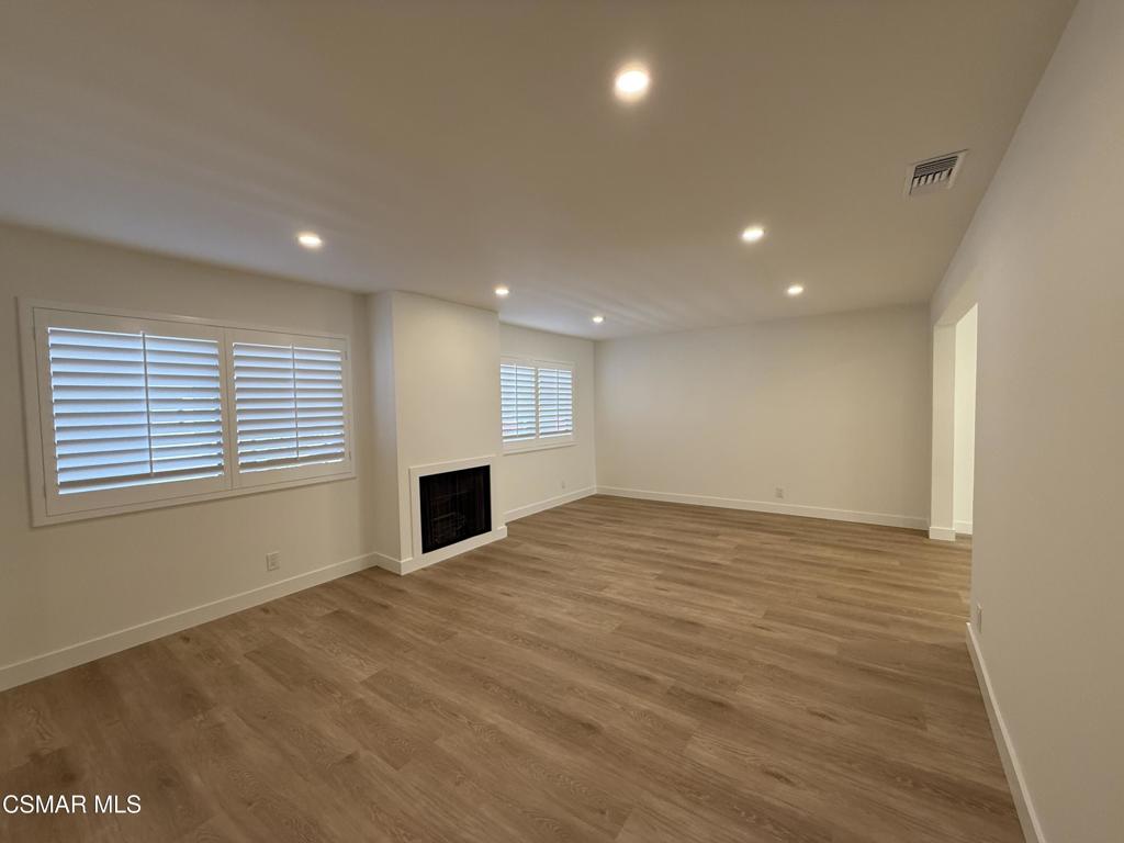 635 E Elmwood Avenue 103Burbank img 2