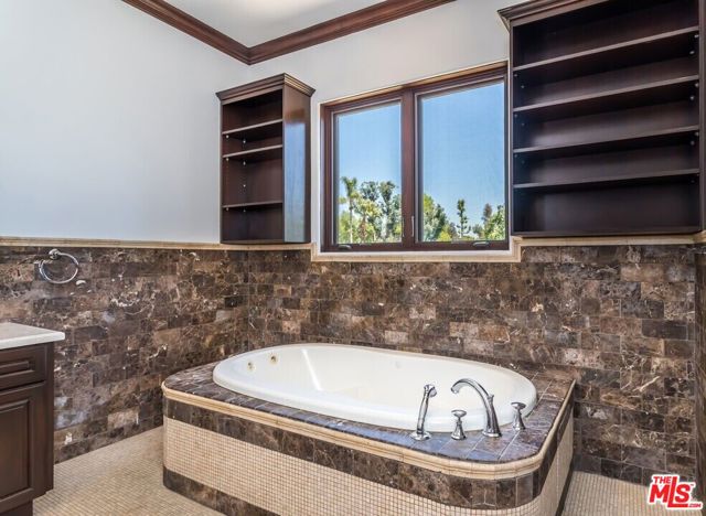 5427 Genesta Avenue, Encino CA: https://media.crmls.org/mediaz/582ee9c8-fb5e-49d6-aed9-e48b741209fa.jpg