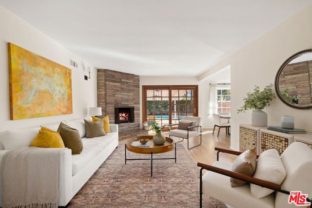 15016 Archwood Street photo 5