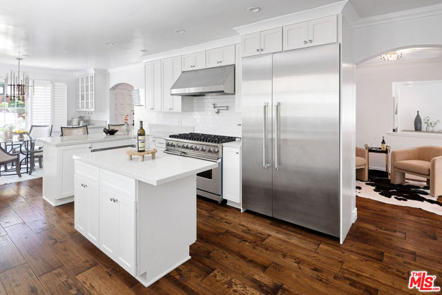 543 N June Street, Los Angeles CA: https://media.crmls.org/mediaz/582f5475-5084-4ea5-a7ab-a8a51d2badf9.jpg