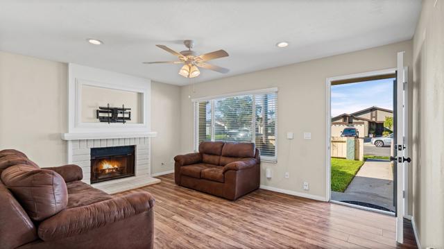 Detail Gallery Image 4 of 24 For 10053 Kibler Dr, –,  CA 92126 - 3 Beds | 2 Baths