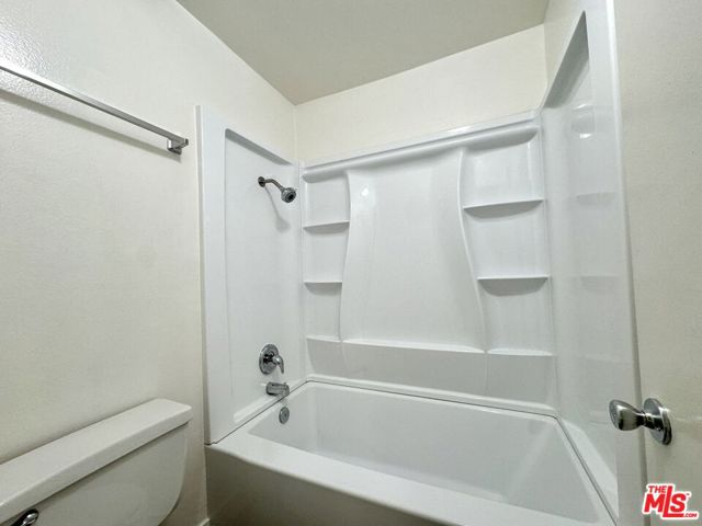 15425 Sherman Way, Van Nuys CA: https://media.crmls.org/mediaz/583015ef-0e73-48a8-ad12-6d65a751fab2.jpg
