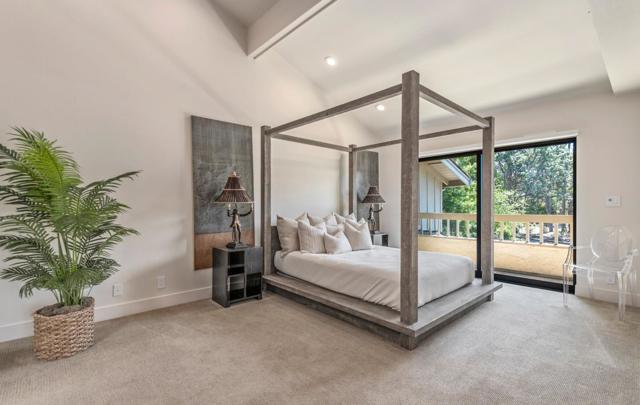 700 Sand Hill Circle, Menlo Park CA: https://media.crmls.org/mediaz/58308d12-4d25-4ead-804d-4c0852402bb9.jpg
