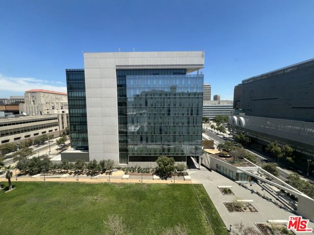 108 W 2nd Street, Los Angeles CA: https://media.crmls.org/mediaz/5830a241-a863-45c4-929e-99c75766c781.jpg