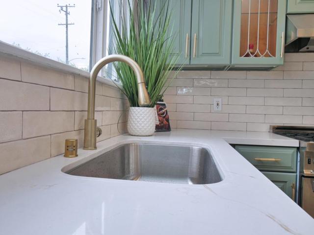 3000 56th Avenue, Oakland CA: https://media.crmls.org/mediaz/5830b960-c12b-4e76-b702-b211d9e0b98f.jpg