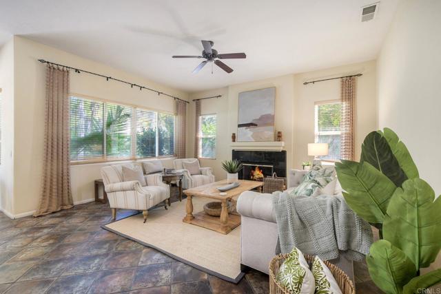 Detail Gallery Image 11 of 30 For 1701 Hilo Dr, Vista,  CA 92081 - 3 Beds | 2/1 Baths