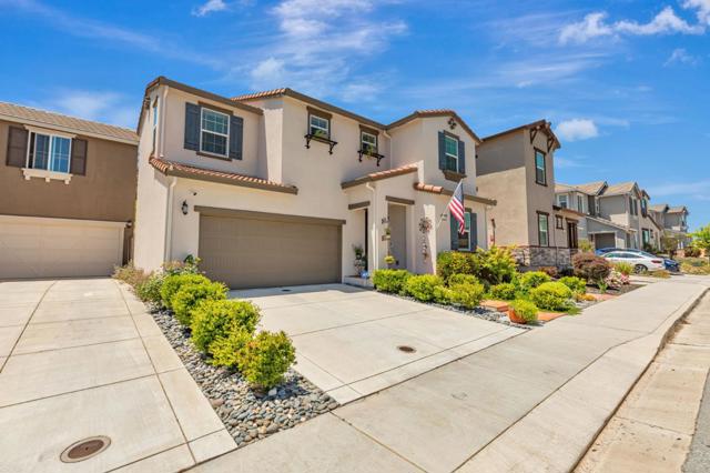 1300 Qualteri Way, Gilroy CA: https://media.crmls.org/mediaz/58314092-f374-4098-ab9d-ddcf86f59c79.jpg