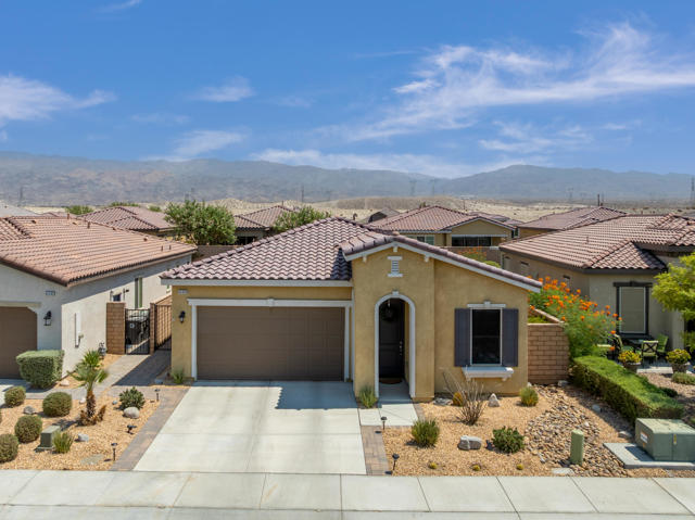 43606 Treviso Drive, Indio CA: https://media.crmls.org/mediaz/58315d8c-2482-416c-bf4a-cd4ad605b6ef.jpg