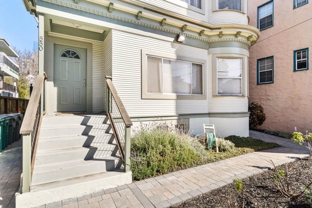 548 37th St, Oakland CA: https://media.crmls.org/mediaz/5831a9ae-19f9-4885-a375-45990f4ad63b.jpg